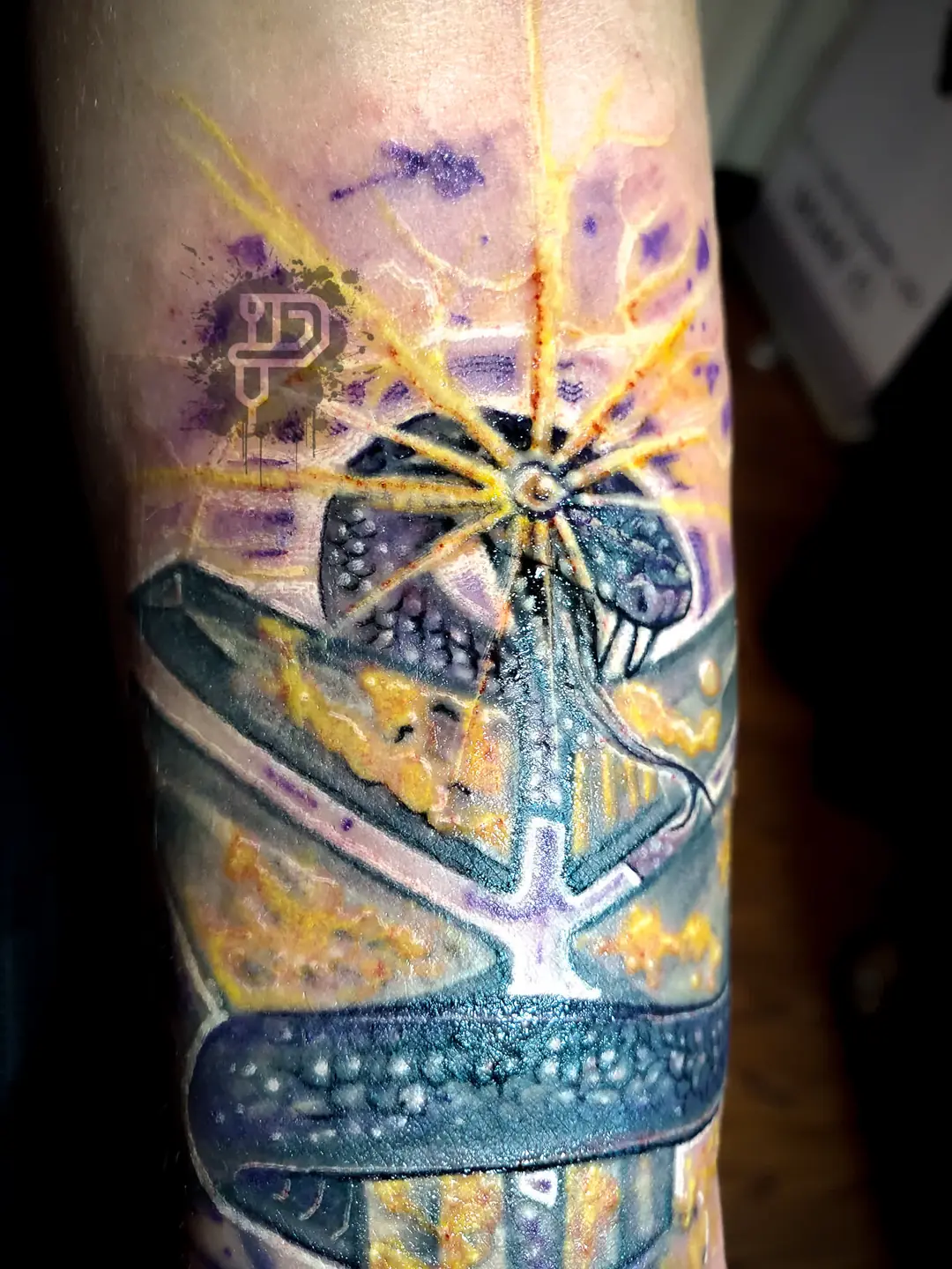 kobe-bryant-tribute-tattoo-newschool-arm-mamba-mentality-premium-tattoo-artistry-daniel-aaron-collins-austin-tx-closeup-emblem-detail